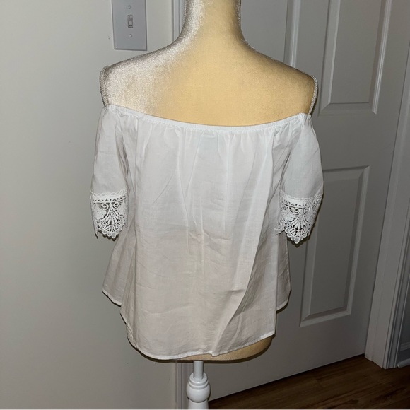 EXPRESS Off the Shoulder Top - Picture 4 of 5